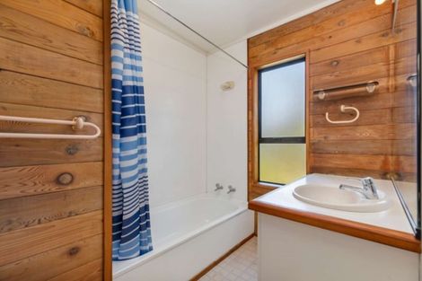 Photo of property in 11 Firle Place, Green Bay, Auckland, 0604