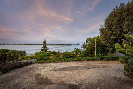 Photo of property in 4 The Brae, Mount Pleasant, Christchurch, 8081