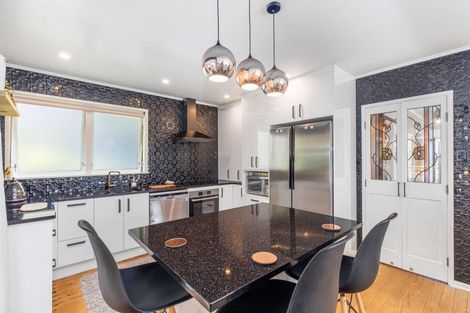 Photo of property in 8 Kashmir Road, Glen Eden, Auckland, 0602