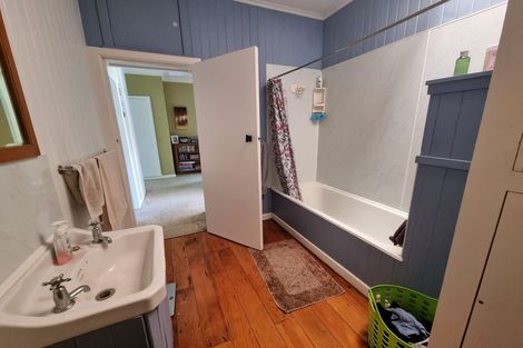 Photo of property in 17 Edwards Avenue, Henderson, Auckland, 0610