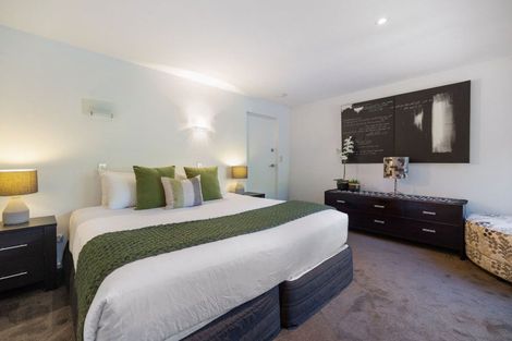Photo of property in 6 Whitbourn Place, Fernhill, Queenstown, 9300