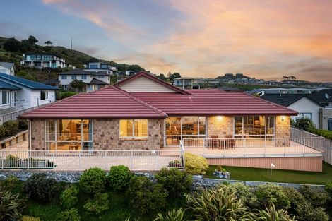 Photo of property in 9 Hollyford Place, Aotea, Porirua, 5024