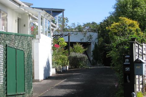 Photo of property in 19 Cleve Road, Green Bay, Auckland, 0604