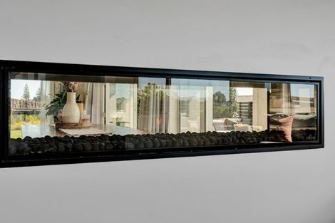 Photo of property in 4 Vardon Way, Waiwhakaiho, New Plymouth, 4312