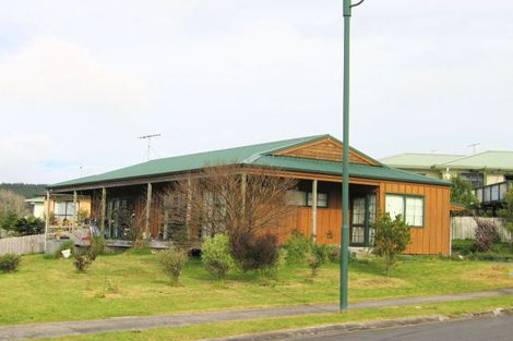 Photo of property in 9 Cabeleigh Drive, Helensville, 0800