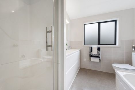 Photo of property in 32 Ambleside Drive, Northpark, Auckland, 2013