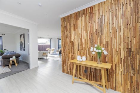 Photo of property in 142 Amesbury Drive, Churton Park, Wellington, 6037