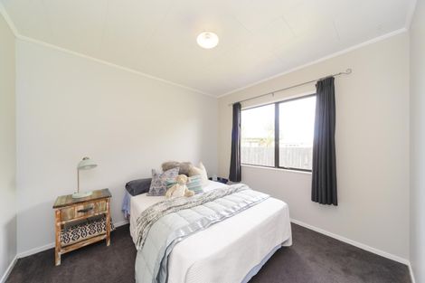 Photo of property in 73 Hillcrest Drive, Kelvin Grove, Palmerston North, 4414