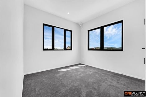 Photo of property in 18 Waimarie Drive, Karaka, 2578