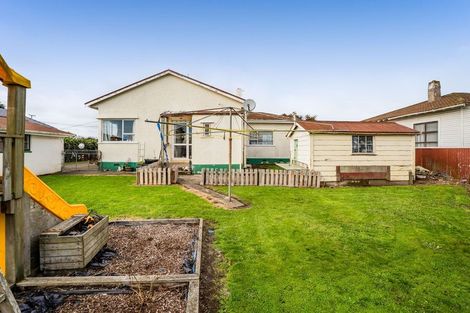 Photo of property in 5 Turuturu Road, Hawera, 4610
