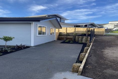 Photo of property in 35 Maraeariki Avenue, Orewa, 0931