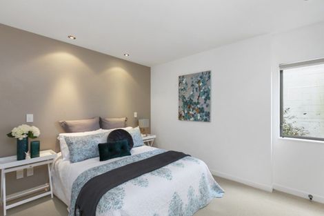 Photo of property in 32 Tiketike Way, Brooklyn, Wellington, 6021