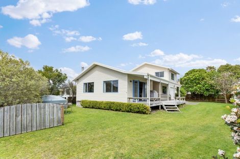 Photo of property in 15 The Crowsnest, Cooks Beach, Whitianga, 3591