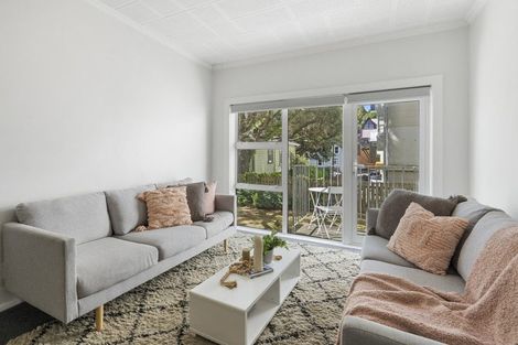 Photo of property in Kingsgate Flats, 10 Austin Street, Mount Victoria, Wellington, 6011