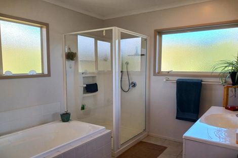 Photo of property in 11 Ocean View Road, Cable Bay, 0420