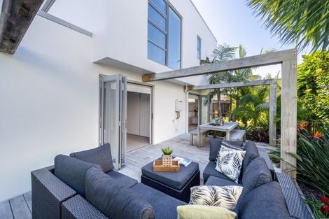 Photo of property in 8a The Parade, Bucklands Beach, Auckland, 2012