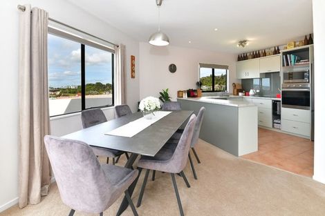 Photo of property in 18 Montcalm Close, Orewa, 0931