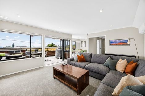 Photo of property in 2/11 Hauraki Road, Hauraki, Auckland, 0622