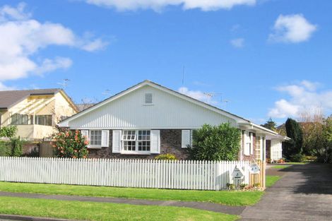 Photo of property in 2/4 Jern Place, Eastern Beach, Auckland, 2012