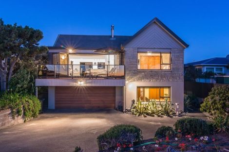 Photo of property in 82 Marine Parade, Paraparaumu Beach, Paraparaumu, 5032