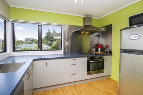 Photo of property in 16 Frosses Place, Massey, Auckland, 0614