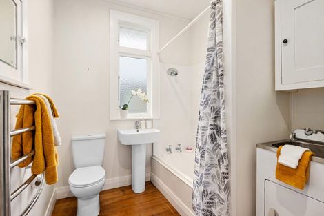 Photo of property in 17 Pembroke Road, Northland, Wellington, 6012