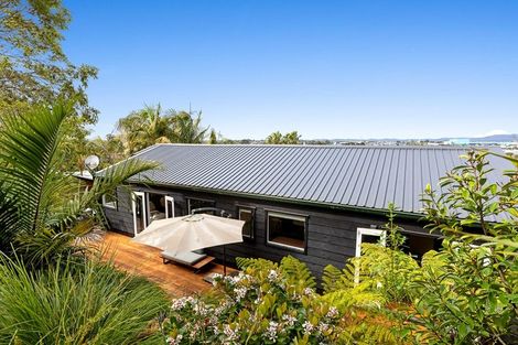 Photo of property in 141 Matipo Road, Te Atatu Peninsula, Auckland, 0610