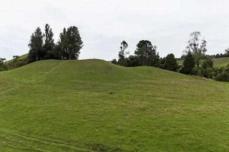 Photo of property in 114 Ackworth Road, Lepperton, New Plymouth, 4373