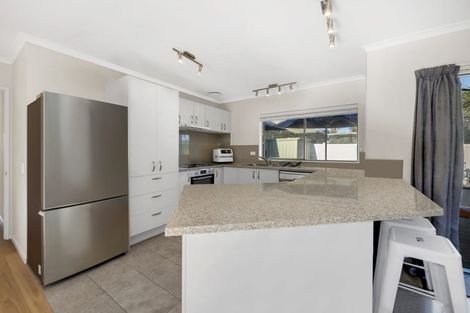 Photo of property in 16 Castlehill Court, Wattle Downs, Auckland, 2103
