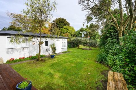 Photo of property in 8 Waterloo Crescent, Hokowhitu, Palmerston North, 4410