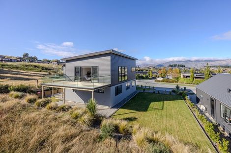 Photo of property in 60 Kirimoko Crescent, Wanaka, 9305