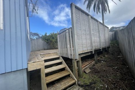 Photo of property in 2/33 Halberg Street, Glenfield, Auckland, 0629