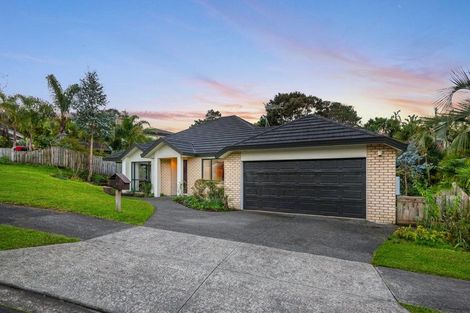 Photo of property in 11 Nottingham Place, Northcross, Auckland, 0630