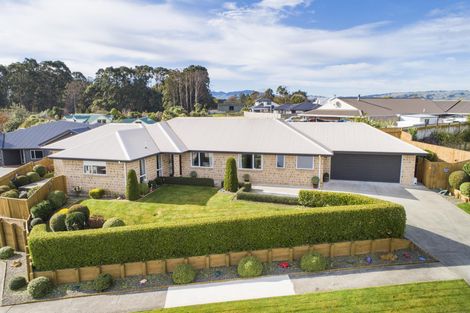 Photo of property in 28 Galea Grove, Kelvin Grove, Palmerston North, 4414