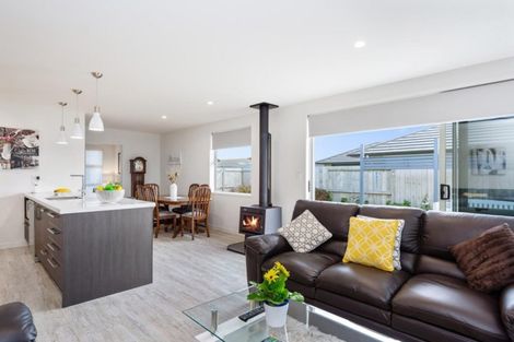 Photo of property in 10 Batty Street, Papamoa Beach, Papamoa, 3118