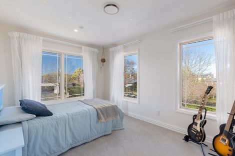 Photo of property in 33 Lewisham Park, St Albans, Christchurch, 8052