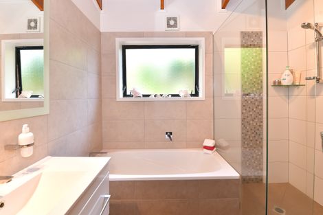 Photo of property in 11b Orewa Heights Crescent, Orewa, 0931