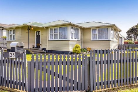 Photo of property in 25 Waihi Road, Hawera, 4610