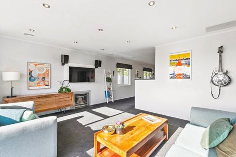 Photo of property in 9 Balmain Street, Newlands, Wellington, 6037