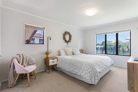 Photo of property in 30 Sandgate Avenue, Botany Downs, Auckland, 2010