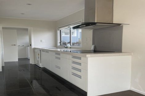 Photo of property in 2/33 Halberg Street, Glenfield, Auckland, 0629