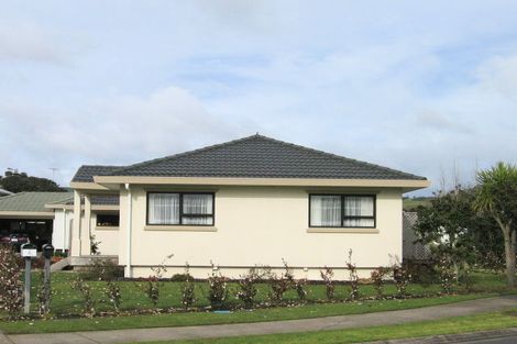 Photo of property in 1/3 Cabeleigh Drive, Helensville, 0800
