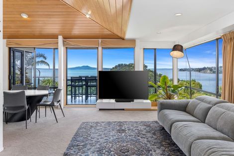 Photo of property in 2/19 Churchill Road, Murrays Bay, Auckland, 0630
