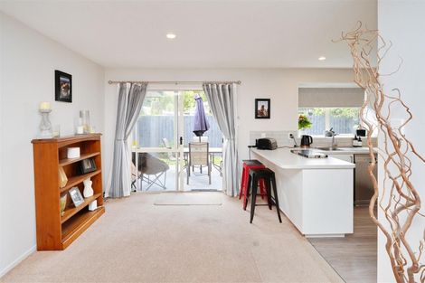 Photo of property in 2 Murfitt Place, Sockburn, Christchurch, 8042