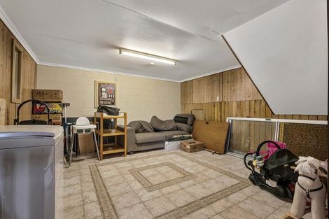 Photo of property in 35 Weraroa Road, Waverley, 4510