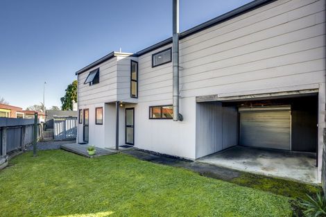 Photo of property in 2/2 Heretaunga Street East, Parkvale, Hastings, 4122