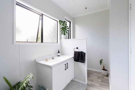 Photo of property in 31 Lake View Street, Waihola, Milton, 9073