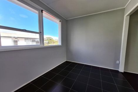 Photo of property in 1/23 Drome View Place, Beach Haven, Auckland, 0626
