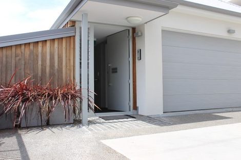 Photo of property in 2/83 Hinemoa Street, Birkenhead, Auckland, 0626