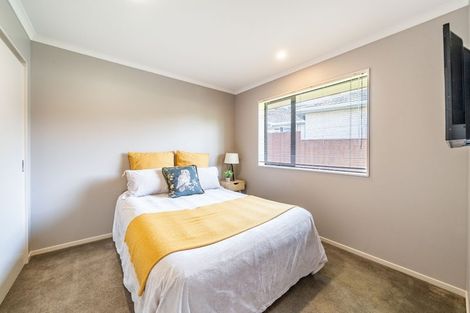 Photo of property in 6 Mcewen Crescent, Riverstone Terraces, Upper Hutt, 5018